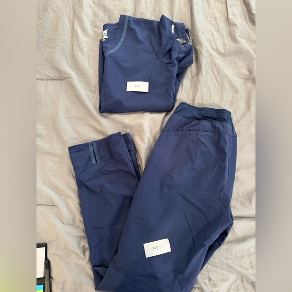 Women’s scrubs - used like new - Picture 8 of 13